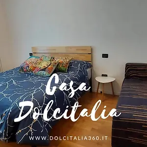 casa-dolcitalia-con-piscina-tra-lazise-e-peschiera-del-garda.hotelinveneto.com/